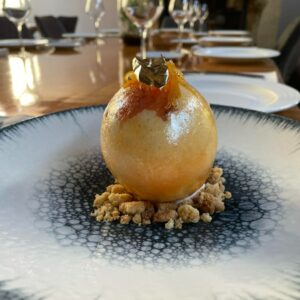 Dans une belle demeure prêt de Rambouillet, le chef à tout mit en œuvre pour faire plaisir a son client. sucre soufflé, riz au lait a la clémentine.